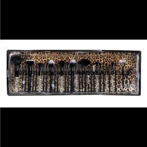 Hollywood Xpressions 32-Piece Deluxe Makeup Brush Set
